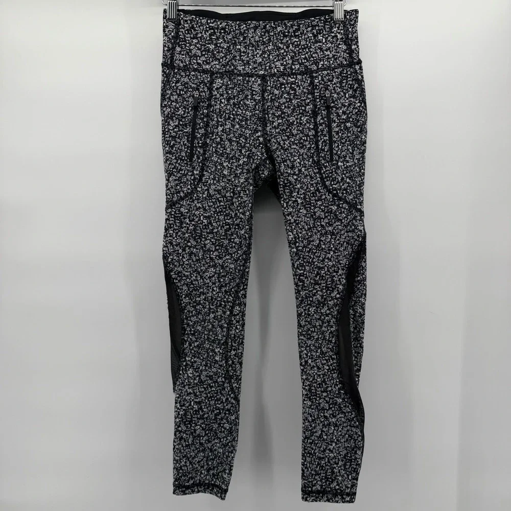 Lululemon Athletic Leggings Women 6 Black White Pixel Floral‎ Mesh Zip Pockets